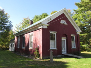 1200px-1858_Schoolhouse,_Wakefield_NH